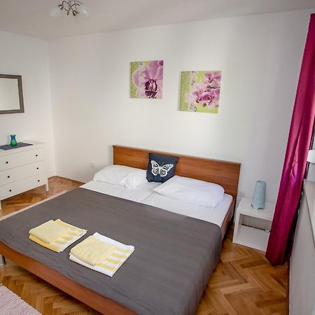 Apartment Omis Holiday Bagian luar foto