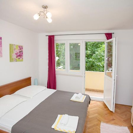 Apartment Omis Holiday Bagian luar foto