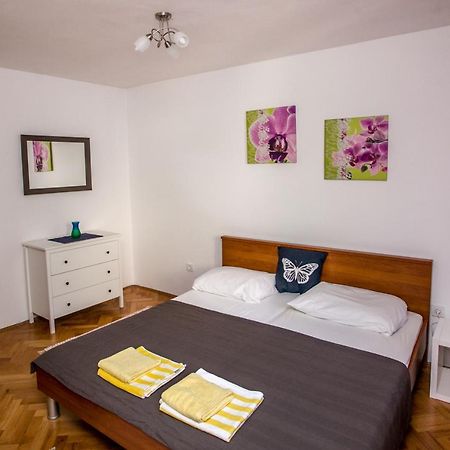 Apartment Omis Holiday Bagian luar foto