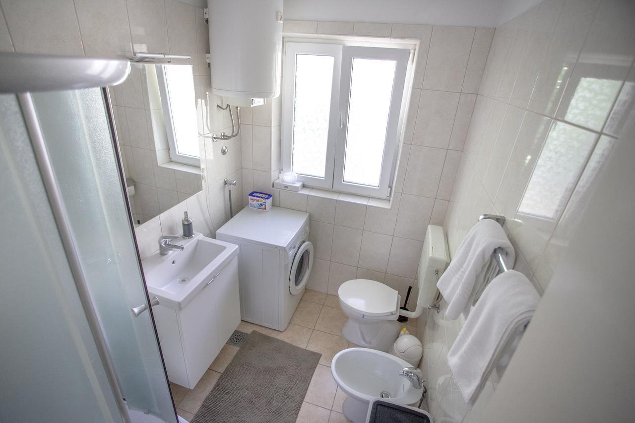 Apartment Omis Holiday Bagian luar foto