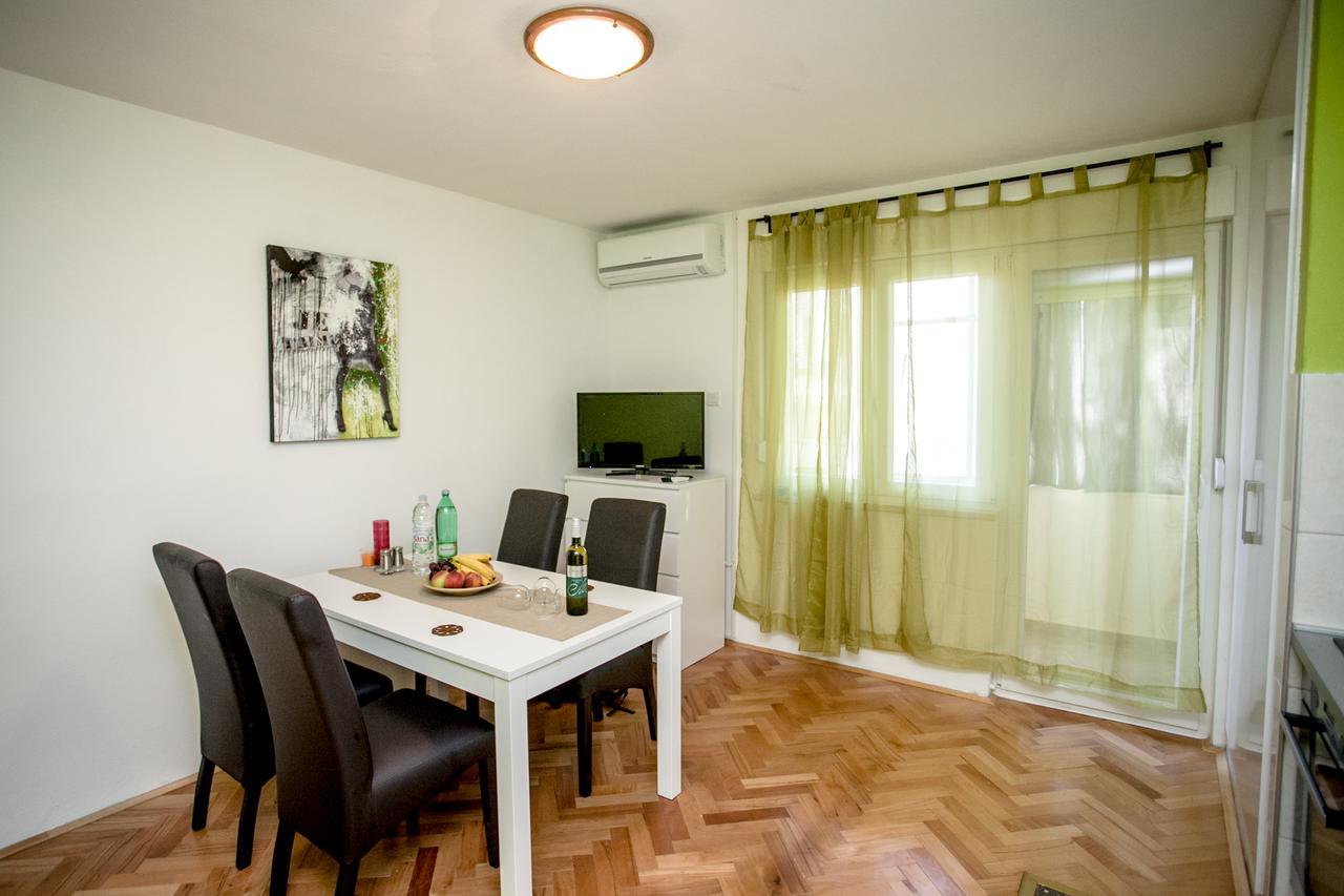Apartment Omis Holiday Bagian luar foto