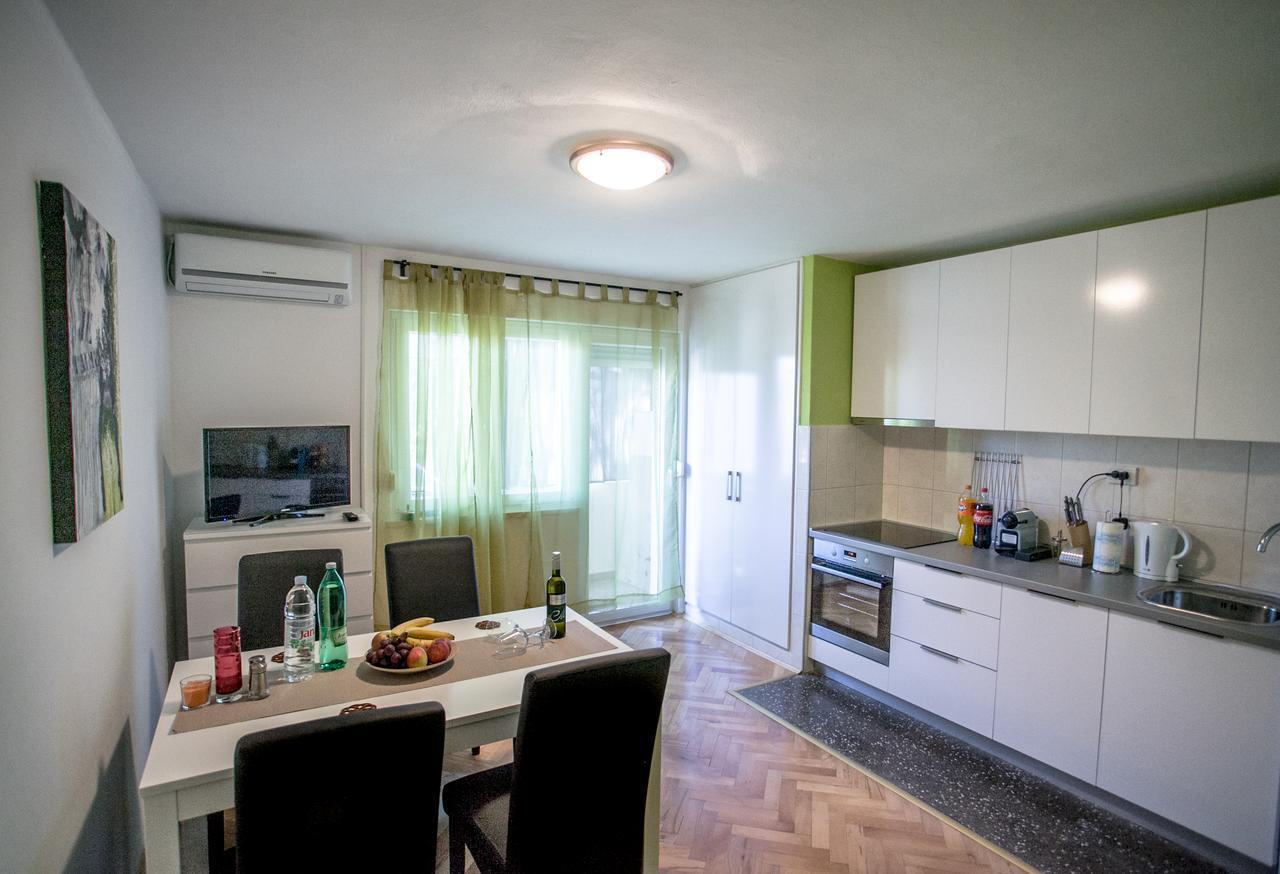 Apartment Omis Holiday Bagian luar foto
