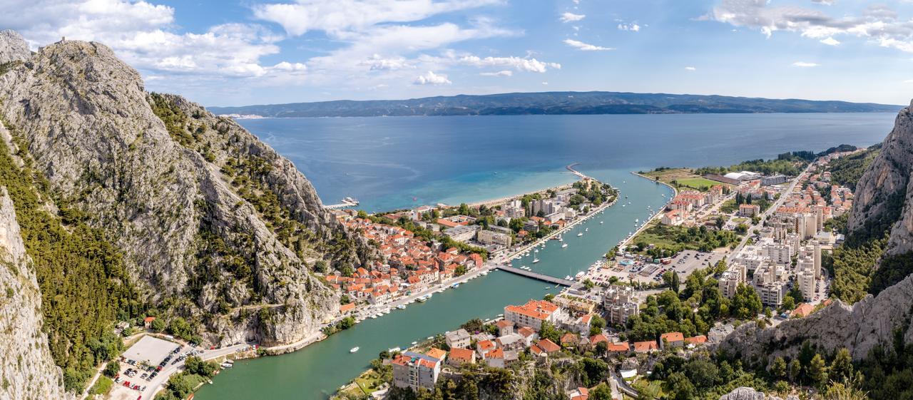 Apartment Omis Holiday Bagian luar foto