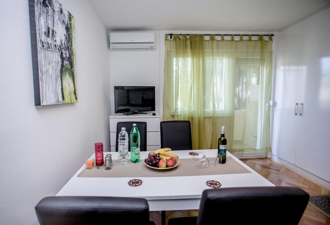 Apartment Omis Holiday Bagian luar foto