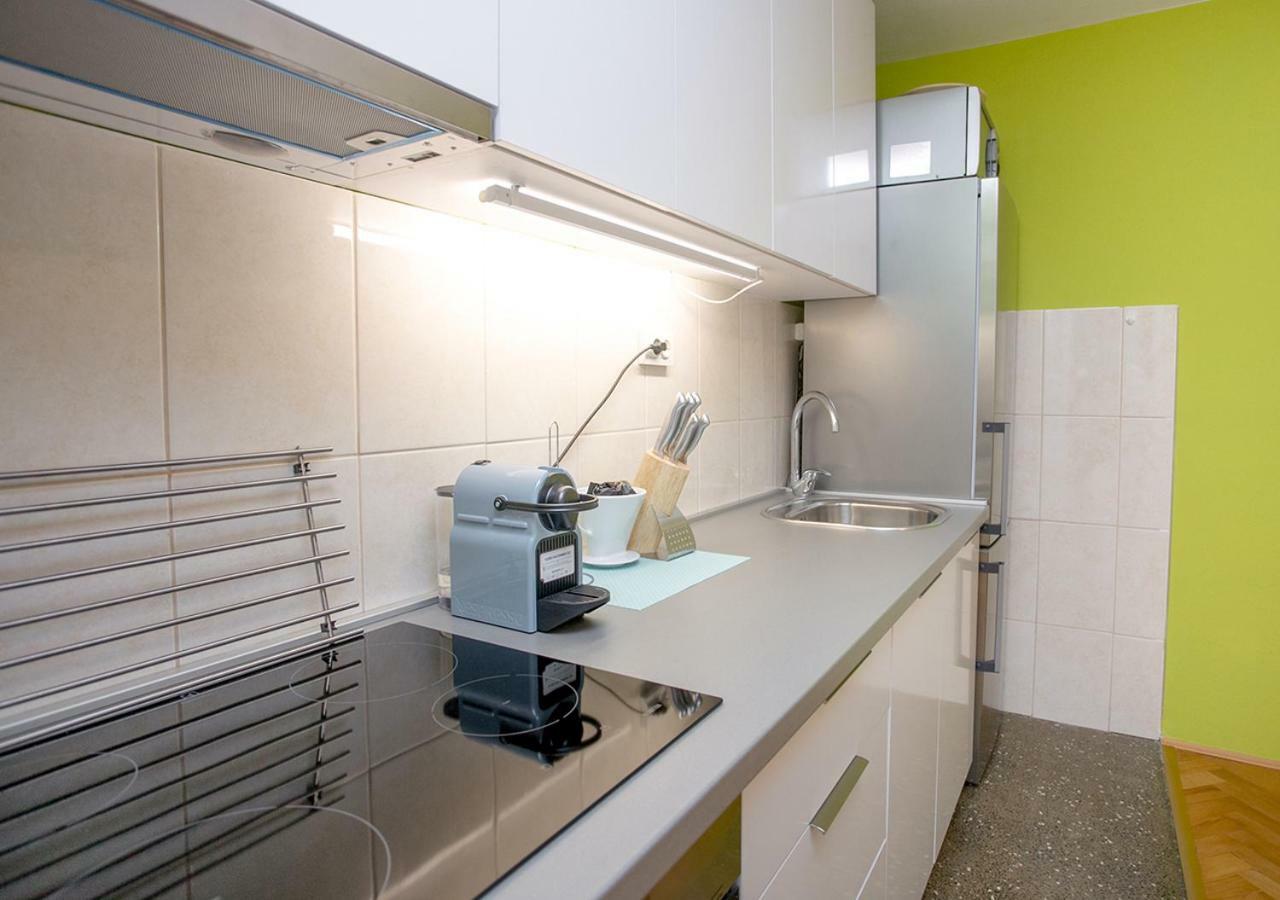 Apartment Omis Holiday Bagian luar foto