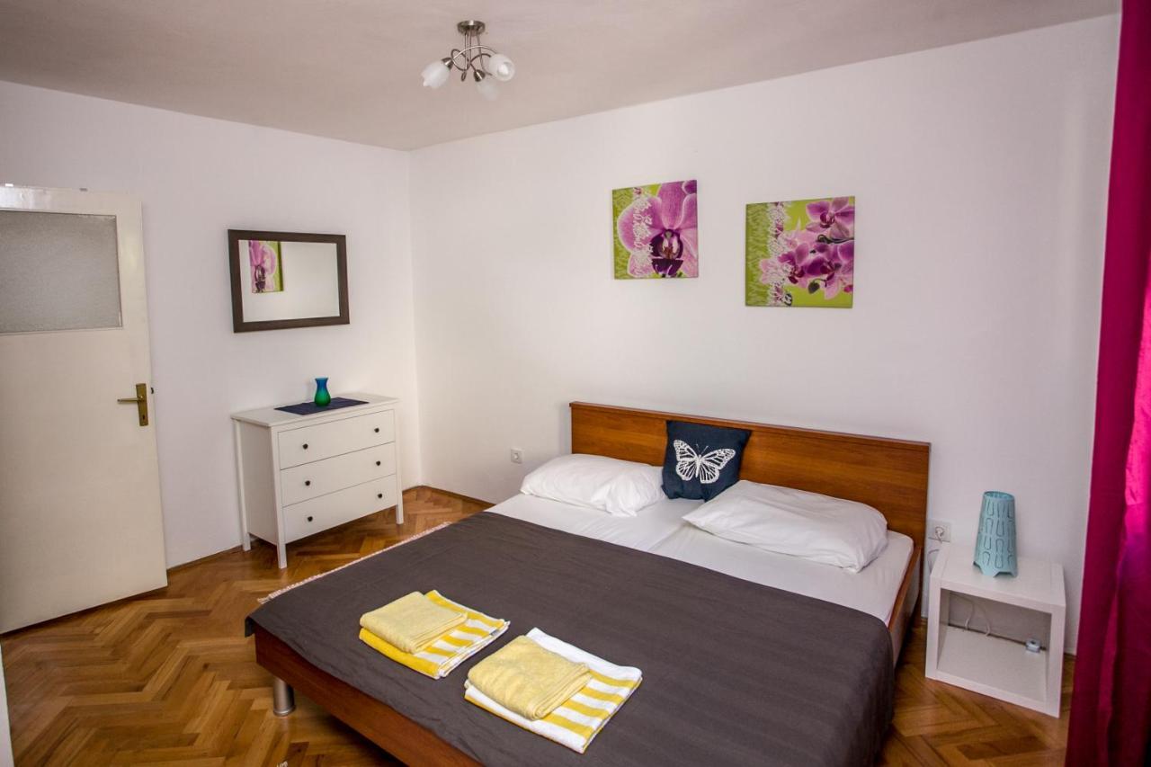 Apartment Omis Holiday Bagian luar foto